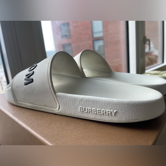 Burberry Kingdom LOGO SLIDES - Picture 8 of 16